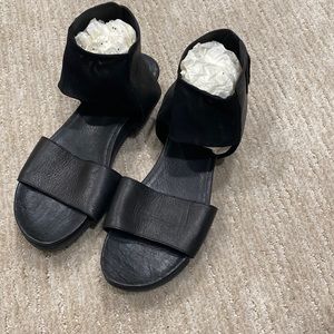 Size 9 Eileen Fisher ankle black sandal